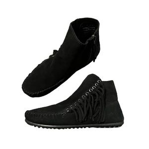 Minnetonka Women's Willow Black Suede Fringe Boots